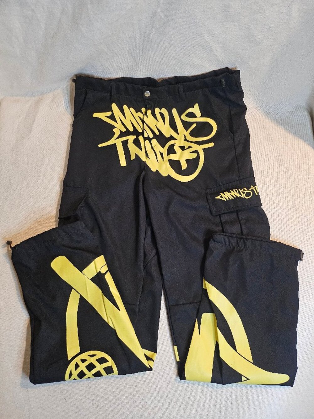 Minus Two Men's Y2K-Style Baggy Cargo Pants - Size M
